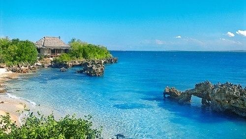 Saba, Hà Lan: Saba là một hòn đảo nhỏ ở vùng biển Caribbean, có diện tích khoảng 13km2 bao gồm phần lớn ngọn núi Scenery. Khác với các hòn đảo San hô trong vùng, Saba không có những biển dài đầy nắng, mà thay vào đó là những vách núi và bờ đá, chính những điều độc đáo đó mà Saba được mệnh danh là “Thiên đường hoang sơ”.