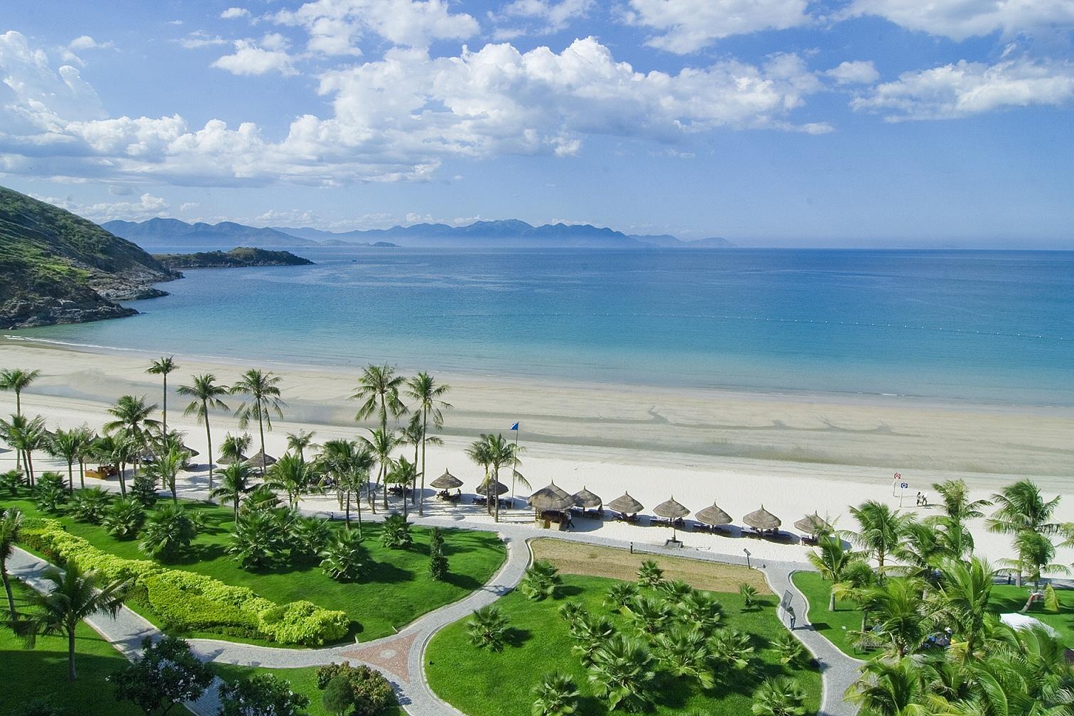 Nha Trang: Với những bãi tắm đẹp, những hòn đảo hoang sơ, tháp Chàm cổ kính và ẩm thực đặc trưng, Nha Trang là điểm đến được nhiều du khách yêu biển lựa chọn. Khoảng thời gian thích hợp nhất để du lịch Nha Trang là từ tháng 7 đến tháng 9
