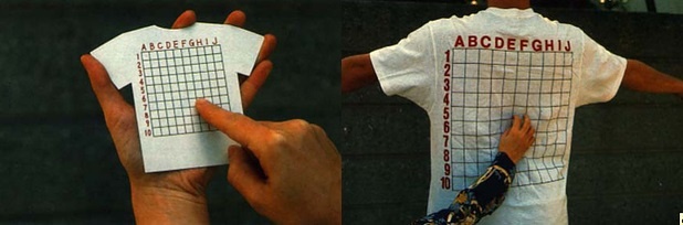 Áo gãi ngứa: Chiếc áo này sẽ giúp bạn định vị khi nhờ người khác gãi lưng.