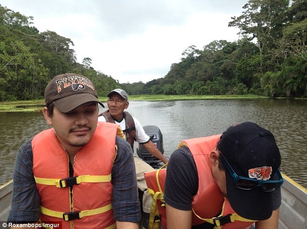 Du khach ngu gat suot chuyen du ngoan nghin do hinh anh
