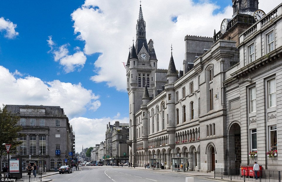 Aberdeen (Scotland): Thành phố lớn thứ 3 Scotland này thường được gọi là “thành phố xám” do phần lớn các tòa nhà được xây dựng từ loại đá granite địa phương.