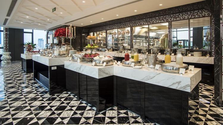 Du khách có thể thưởng thức bữa sáng ở quán Cafe Cardinal.