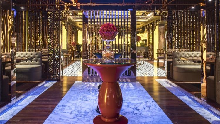 Các khu ngồi ở  R&J Lounge của Reverie Saigon.