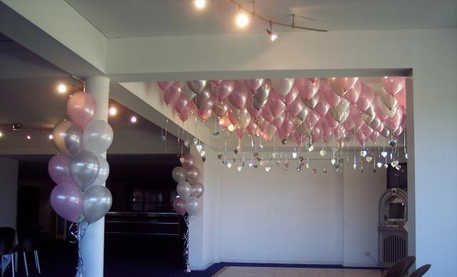 “Một biển hồng và bạc”: Một chủ du thuyền đã yêu cầu tổ chức bữa tiệc sinh nhật bất ngờ cho cháu gái với 2.500 quả bóng bay màu hồng và màu bạc. 