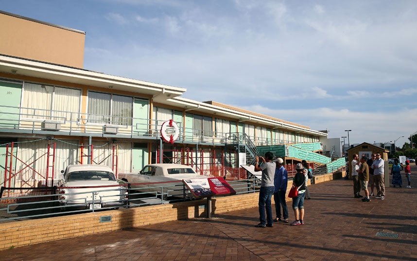 Martin Luther King, Memphis (Mỹ): Nhà lãnh đạo nổi tiếng này bị sát hại ở khách sạn Lorraine, Memphis, Tennessee vào ngày 4 tháng 4 năm 1968, giờ là Bảo tàng Nhân quyền quốc gia. 