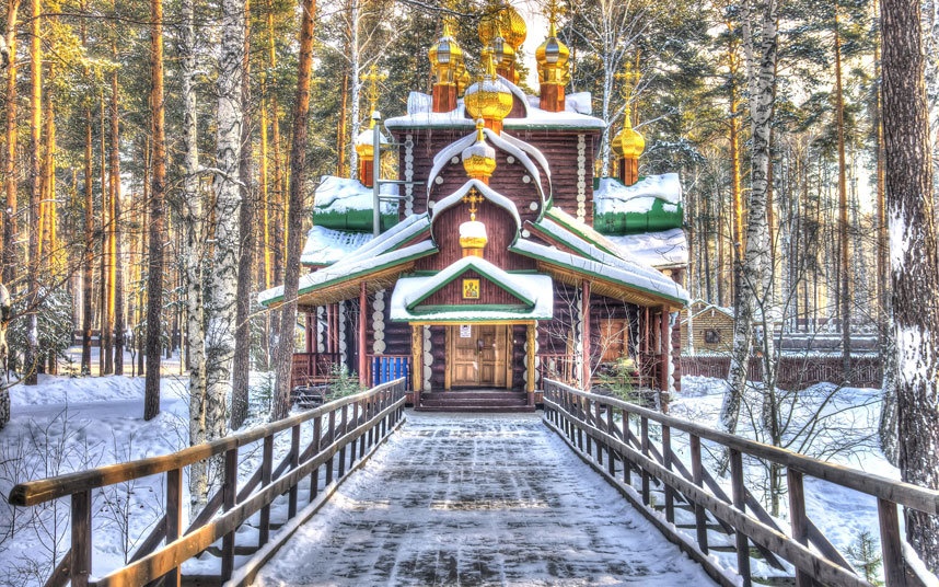 Nhà Romanovs, Yekaterinburg (Nga): Sa hoàng Nicholas II cùng vợ là Alexandra và 5 người con bị giết chết vào ngày 17 tháng 7 năm 1918. Một nhà thờ đã được xây dựng tại nơi diễn ra vụ ám sát và là điểm tham quan hút khách ở Yekaterinburg.