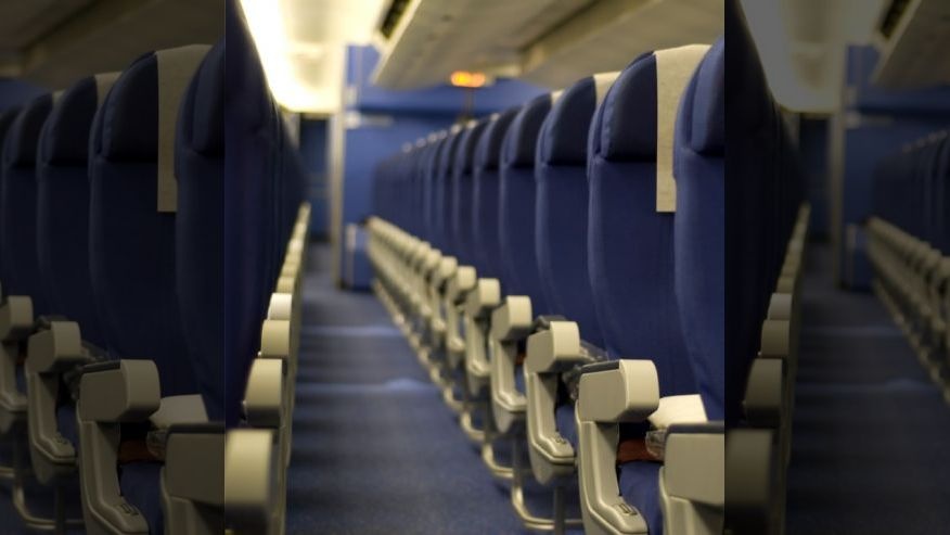 Những chuyến bay không người: Báo chí từng đưa tin về một anh chàng bay tới New York trên một chuyến bay chỉ có 2 hành khách. Một tiếp viên hàng không cho biết có những chuyến chỉ có tổ bay mà không có hành khách nào. Khi đó, các tiếp viên sẽ chơi trò “trượt ván trên lối đi”. Họ đặt một khay kim loại lên sàn trên lối đi, đứng lên trên và bám vào gì đó và chờ tới lúc máy bay cất cánh. Khi đó, máy bay đạt vận tốc 225 km/h, họ thả tay ra và trượt về phía đuôi máy bay, thường là kết quả không tốt đẹp chút nào.