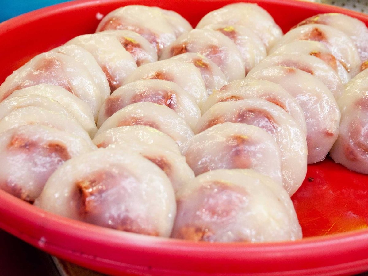 Bawan (Đài Loan): Vỏ bánh Bawan làm từ bột ngô, bột khoai lang và bột gạo với nhân thịt lợn, măng và nấm. Bánh được hấp rồi rán giòn và bày bán ở các chợ vỉa hè của Đài Loan.