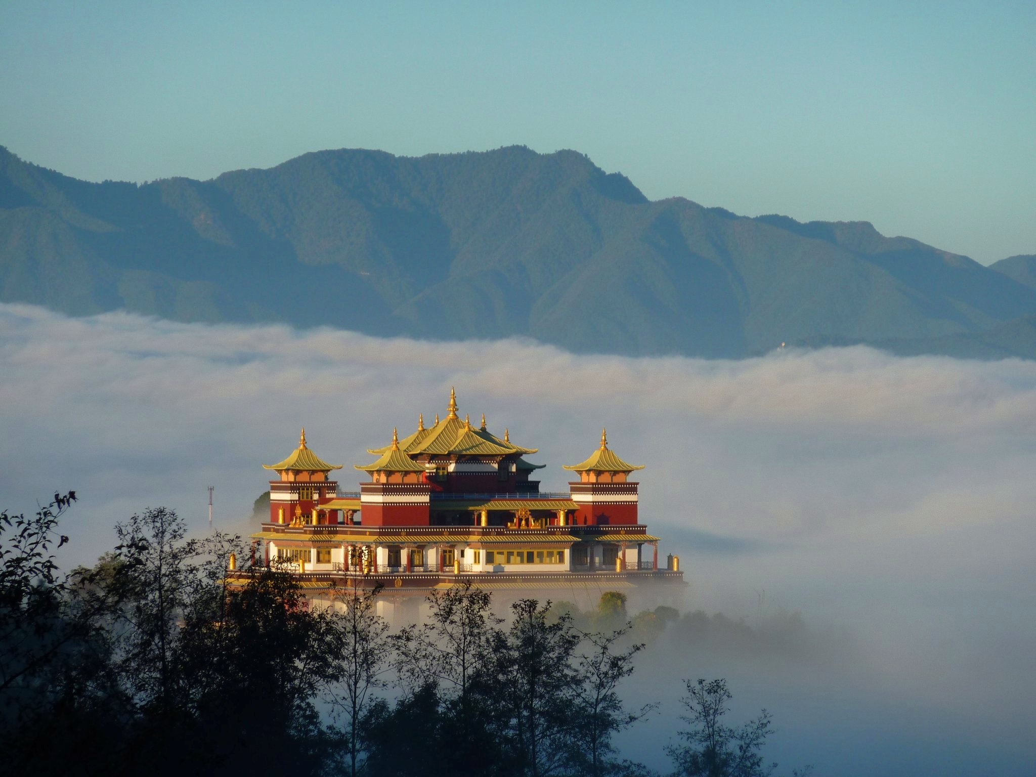 Nepal là nơi được nhiều người tìm đến như một trải nghiệm về tinh thần. Ảnh: amitabhafoundation.us.