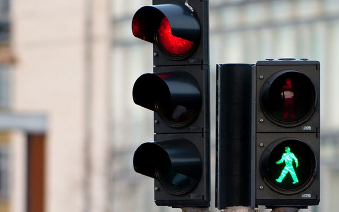 1. Làm theo luật: Đây là điều đầu tiên khiến người nước ngoài ngạc nhiên khi tới Đan Mạch. Người Dân nơi đây có ý thức chấp hành pháp luật rất cao. Khi luật cấm sang đường, không người Đan Mạch nào dám phá luật dù không có bất cứ chiếc xe nào chạy qua.