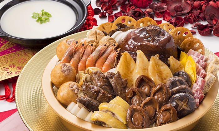 9.Món lẩu Poon Choi gồm 10 nguyên liệu khác nhau được người Hong Kong cho là đem lại may mắn, thịnh vượng vào dịp năm mới. Ảnh: Groupon.hk.