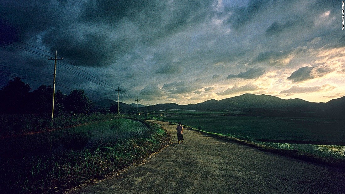 Yeongam: Đây là một điểm tham quan thanh bình và xinh đẹp nằm ở phía nam tỉnh Jeolla, với các đền đài, mộ cổ và các khu nhà truyền thống.