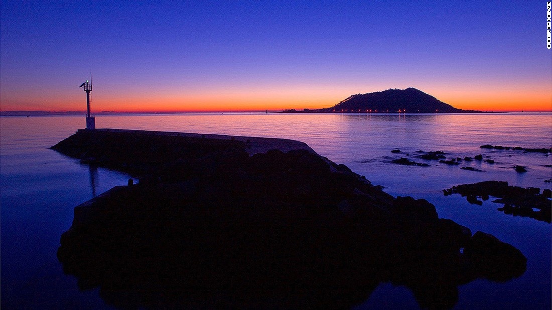 Biyangdo: Hòn đảo nhỏ bé này nằm cách cảnh Hallim của đảo Jeju 15 phút đi thuyền và là địa điểm câu cá mùa hè nổi tiếng.  Theo truyền thuyết, hòn đảo bé nhỏ này bay từ Trung Quốc tới đây khoảng 1.000 năm trước.