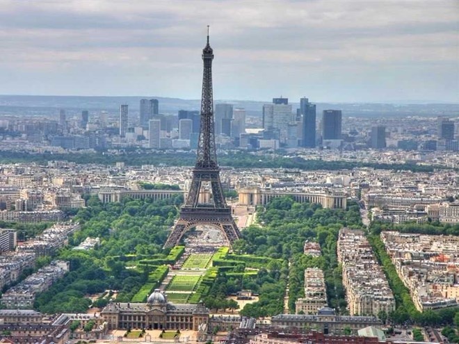 Tháp Eiffel là biểu tượng của nước Pháp.