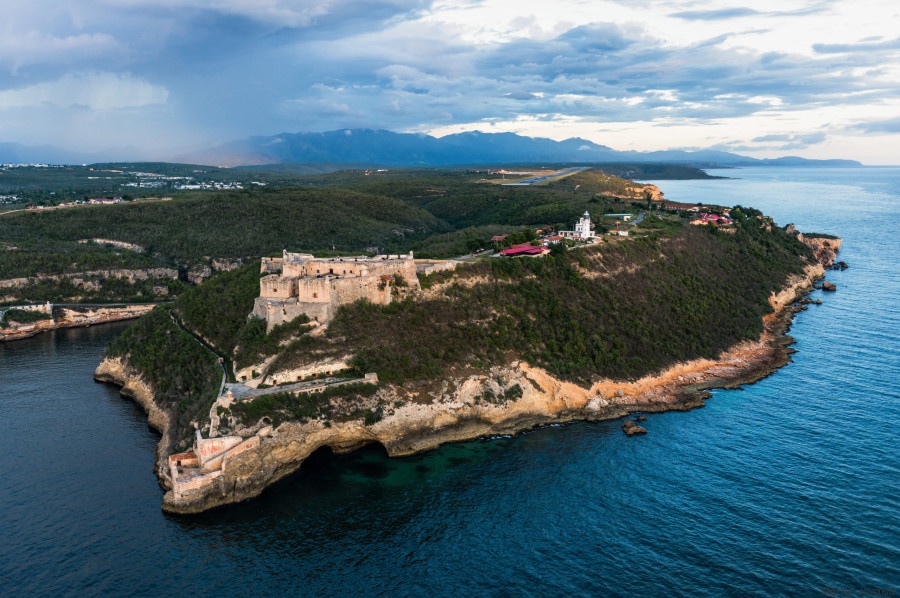 Nhiếp ảnh gia người Lithuania,  Marius Jovaiša , rất yêu thích vùng biển Caribbea và các khu vực xung quanh. Tuy nhiên, tác phẩm mới nhất của ông là về những khung cảnh ở quốc gia mà còn nhiều bí ẩn với thế giới: Cuba.
