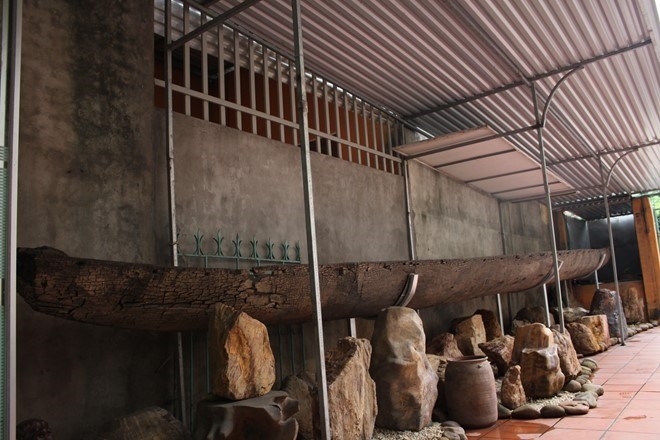 Dài gần 11m, có tuổi đời gần 2.000 năm, đây có thể là chiếc thuyền độc mộc cổ và lớn nhất thế giới còn nguyên vẹn.