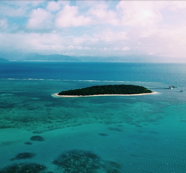 Oliver Vegas (@ovunno) sống tại Barcelona, nhưng thường tới những nơi thú vị như rạn san hô Great Barrier ở Australia, nơi anh chụp bức ảnh tuyệt đẹp này.  