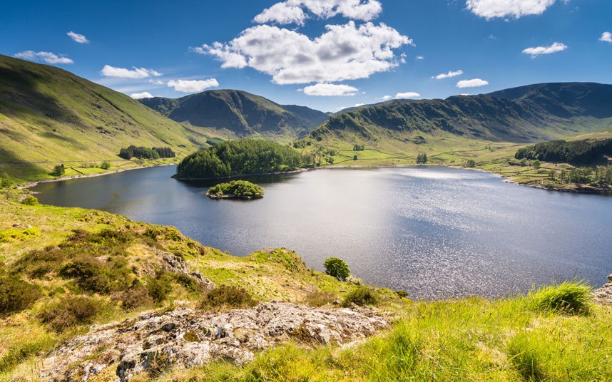 2. Anh: Quốc gia với những thành phố cổ kính và những bờ biển hùng vĩ này đón khoảng 31,2 triệu lượt khách quốc tế. Mỗi du khách tiêu khoảng <abbr class=