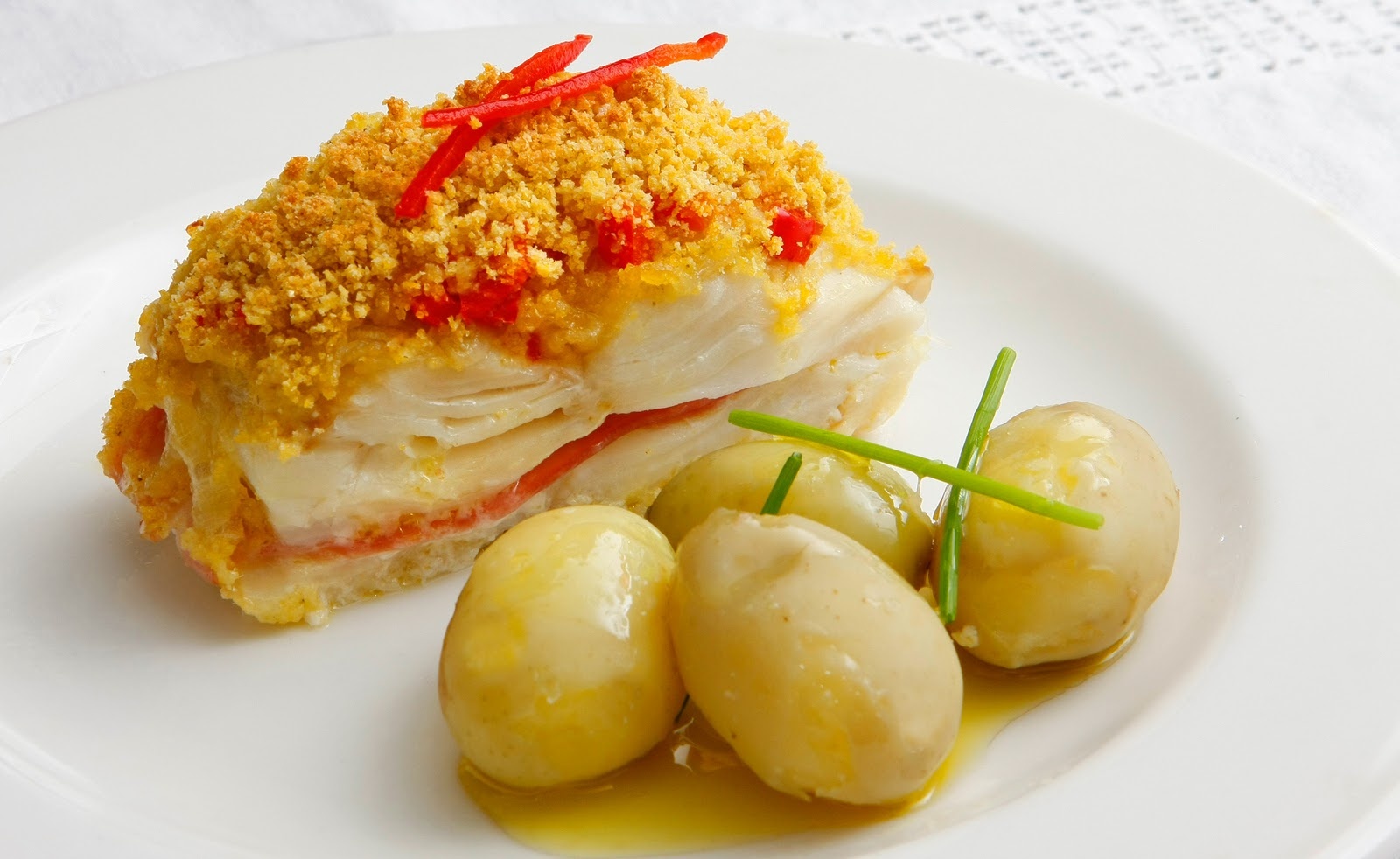 Bacalhau (Bồ Đào Nha): Bacalhau có nghĩa là cá tuyết muối trong tiếng Bồ Đào Nha. Đây là nguyên liệu của hơn 1.000 công thức khác nhau, khiến bạn có thể ăn từ ngày này sang ngày khác mà không thấy ngán. Ảnh: Portugal7days.com.