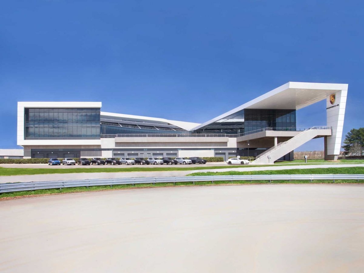 Porsche Bắc Mỹ đã đặt trụ sở ở Atlanta từ năm 1998. 