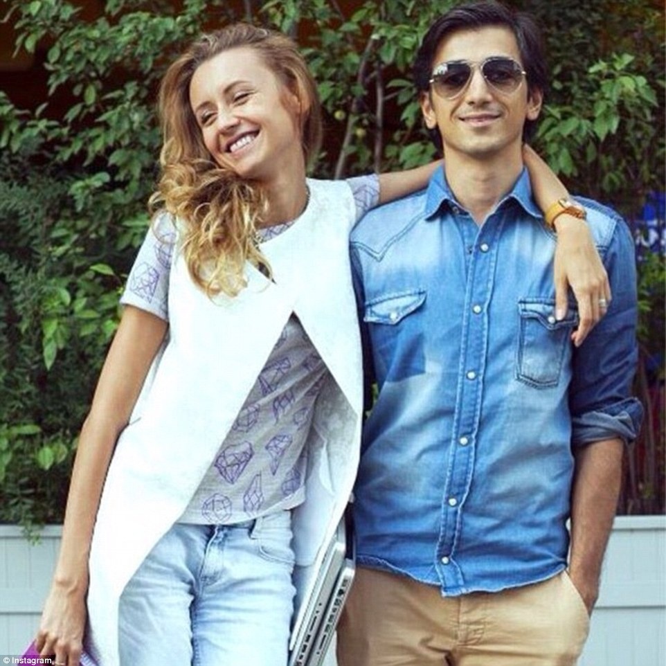 Ngoài ra, cặp đôi còn có những bức ảnh chụp chung rất đáng yêu. 