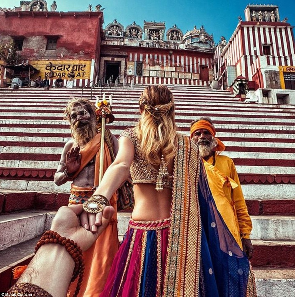 Trong chuyến đi tới Varanasi, Ấn Độ, Osmann viết: “Đây là thành phố chúng tôi muốn tới thăm nhất vì đã xem rất nhiều video và ảnh chụp về nơi này. Người theo đạo Hindu tin rằng Varanasi là một trong những thành phố cổ nhất thế giới”.