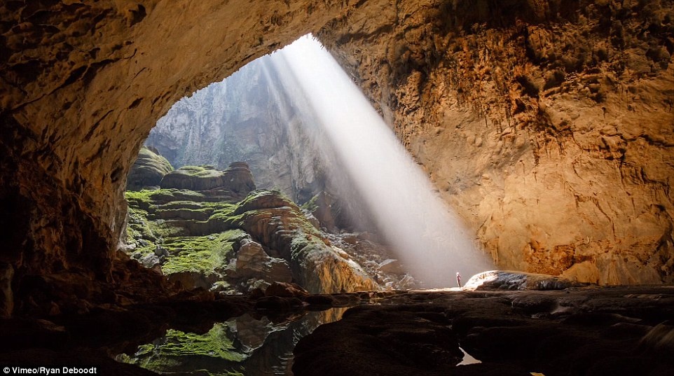 Gap go nhung du khach chinh phuc hang Son Doong hinh anh