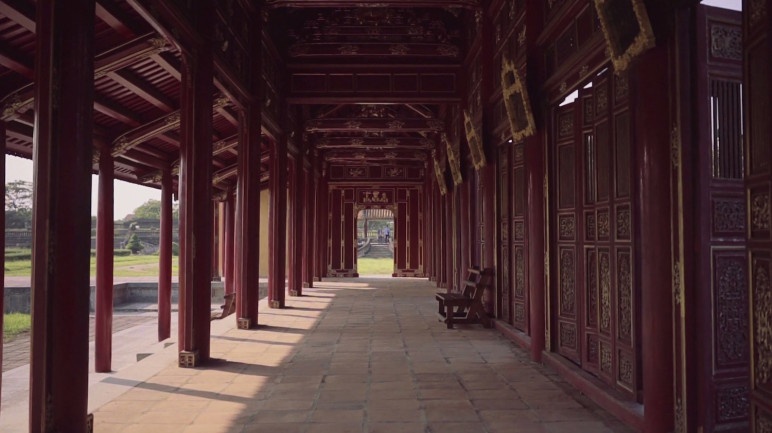 Viet Nam day chat tho qua clip cua Oliver Astrologo hinh anh