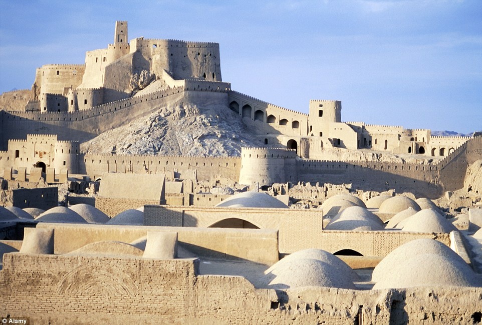Dasht-e Lut (Iran): 70,7 độ C. Đây là nhiệt độ bề mặt cao nhất từng được ghi nhận trên trái đất.