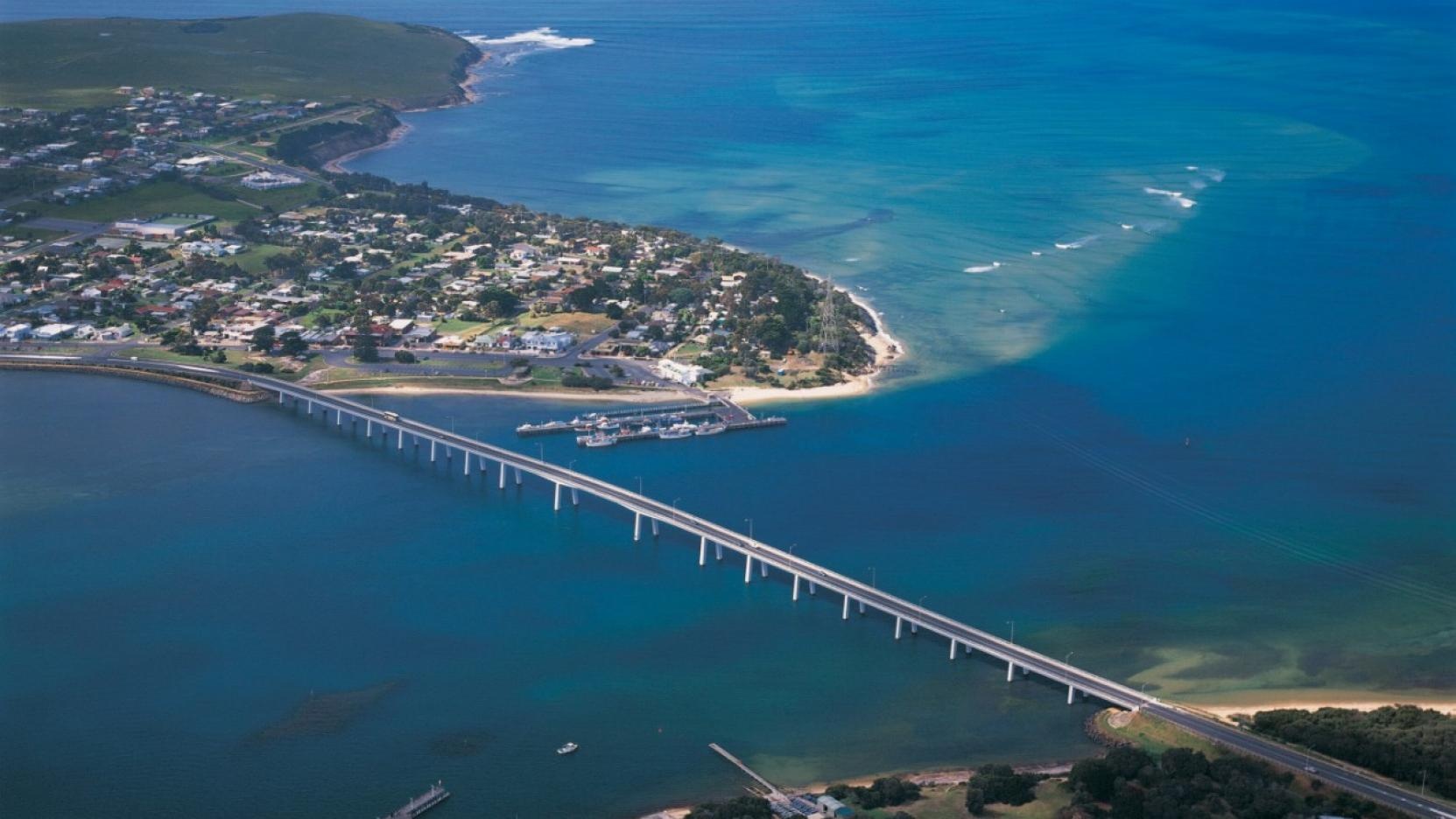 10. Ước tính sai độ rộng lớn của Australia: Nếu bạn kể với một người địa phương rằng bạn định ăn chơi ở Sydney một ngày, sau đó ghé qua Melbourne thì họ sẽ phá lên cười. Không đơn giản như vậy đâu, các thành phố của Australia cách nhau nhiều giờ bay và bạn sẽ mất nhiều ngày để di chuyển tới cũng như khám phá một nơi. Ảnh: Australia.