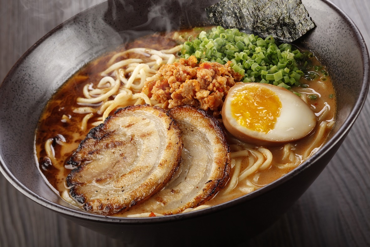 Tantanmen: Món mì lạnh với nước sốt cay làm từ mè đen là món không thể bỏ qua vào mùa hè nóng nực.       