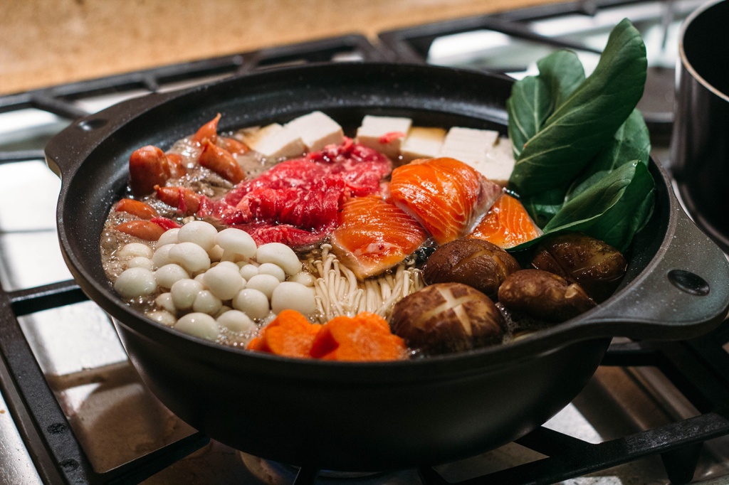 Chankonabe: Đây là món lẩu được các võ sĩ sumo ăn để tăng cân. Nước dùng thường được ninh từ gà, các thực phẩm ăn kèm rất phong phú và giàu dinh dưỡng.  
