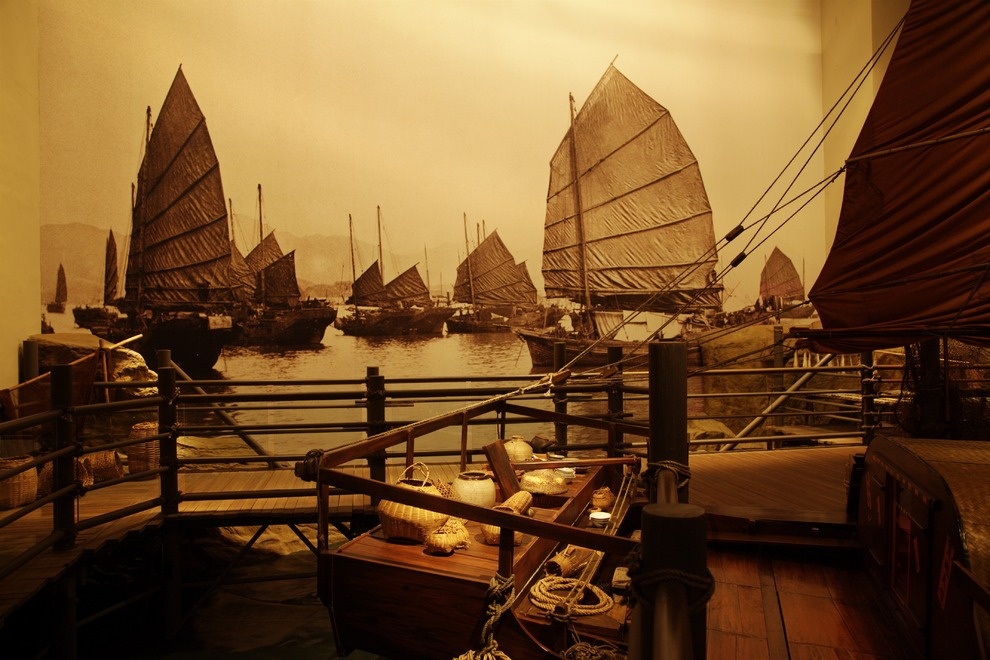 Bảo tàng lịch sử Hong Kong: Đây là nơi lý tưởng để các du khách tìm hiểu về quá trình phát triển của thành phố đặc biệt này trong nửa ngày, với 8 phòng trưng bày và hơn 4.000 hiện vật.