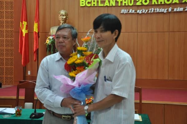 Bi thu moi 56 tuoi, ong Nguyen Su nghi nhe nhang hinh anh