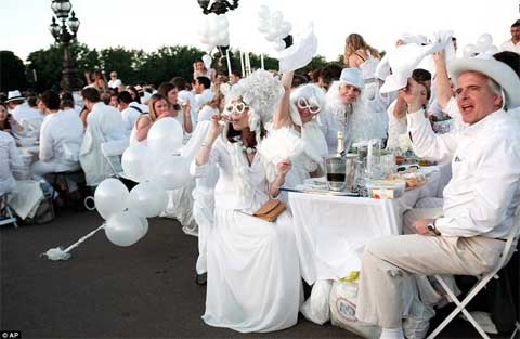 Sự kiện kiểu này hiện đã lan rộng sang các thành phố khác trên thế giới, gồm cả London (Anh), Cincinati (Mỹ) và Sydney (Australia).