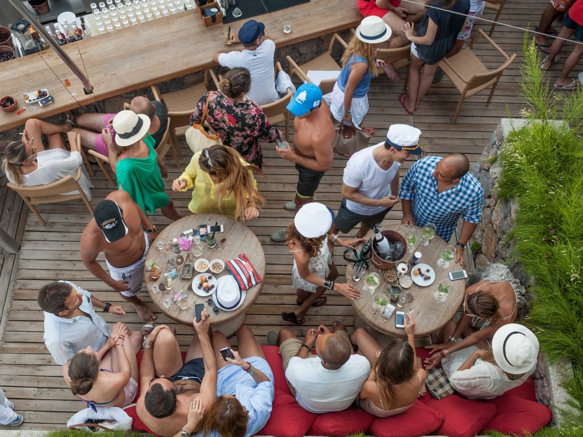 Khách sạn có nhiều du khách đẹp nhất - Macakizi, Bodrum, Mugla, Thổ Nhĩ Kỳ: Bạn có thể thưởng thức các món đồ uống mát lạnh và ngắm nhìn những chàng trai, cô gái xinh đẹp tới nghỉ dưỡng ở đây. Ngoài ra, bạn còn có thể ngâm mình trong bồn tắm kiểu Thổ Nhĩ Kỳ hoặc tận hưởng dịch vụ massage của spa.