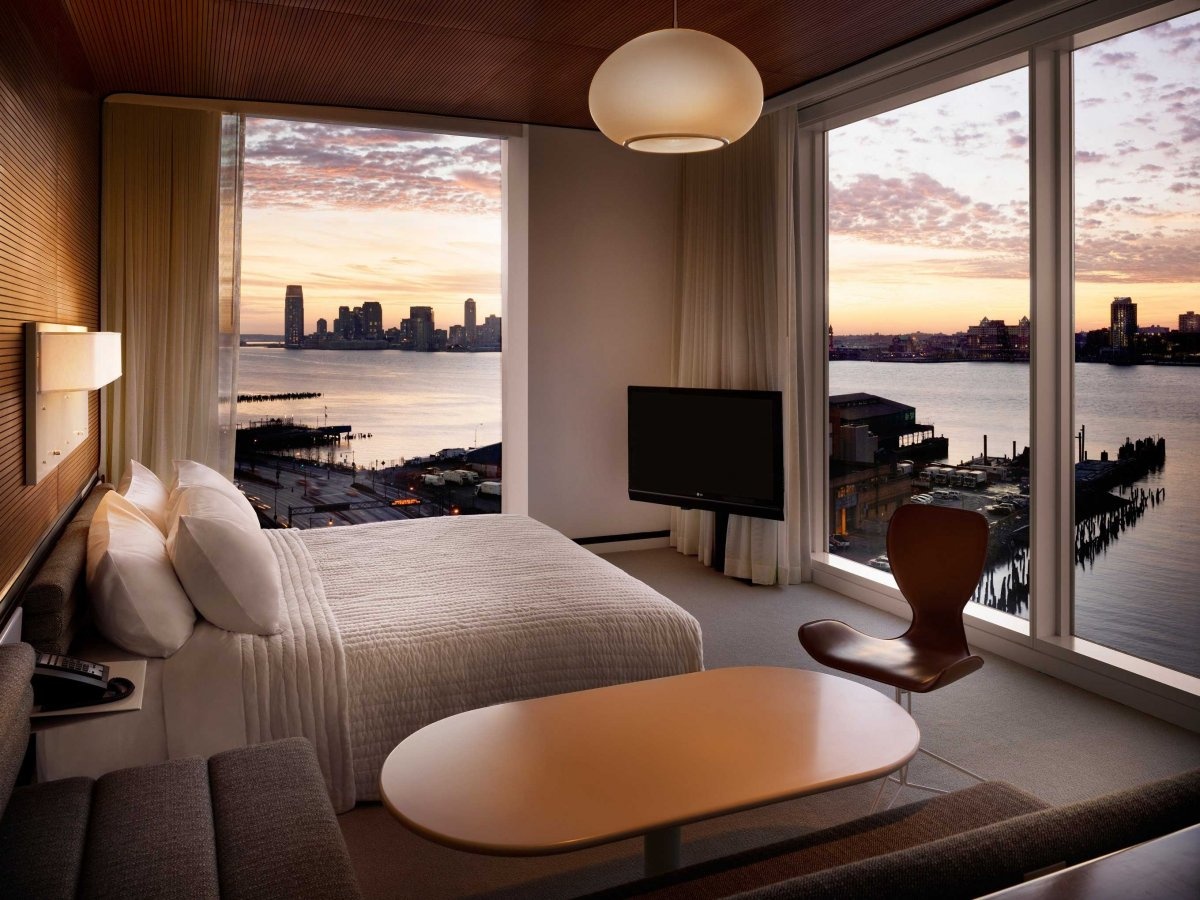 Khách sạn được độc giả yêu thích nhất - The Standard, High Line, New York, Mỹ: Với kiến trúc độc đáo nhìn ra khu Manhattan, khách sạn này nằm cạnh nhiều nhà hàng, hộp đêm và khu mua sắm. 