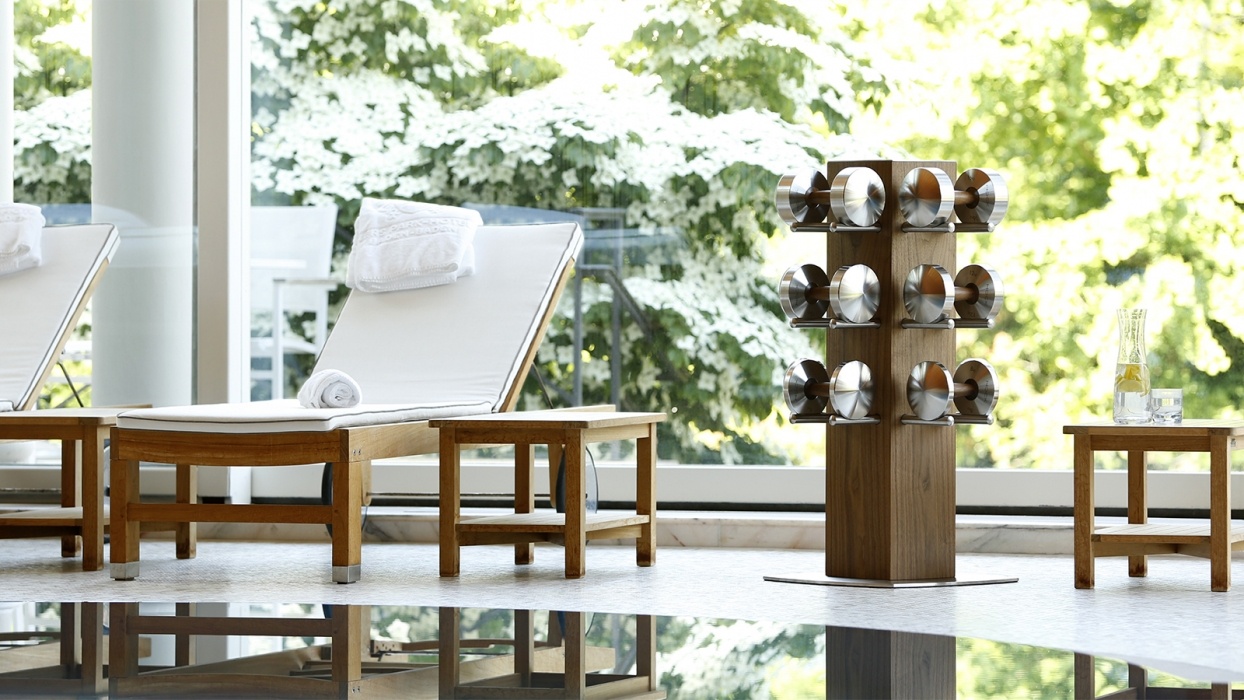 Sau khi trải qua một buổi đánh giá toàn diện, mỗi du khách sẽ nhận được một chương trình tập luyện và chế độ ăn uống riêng. Bạn có thể tham dự các lớp yoga riêng hoặc theo nhóm với các dịch vụ hàng đầu.