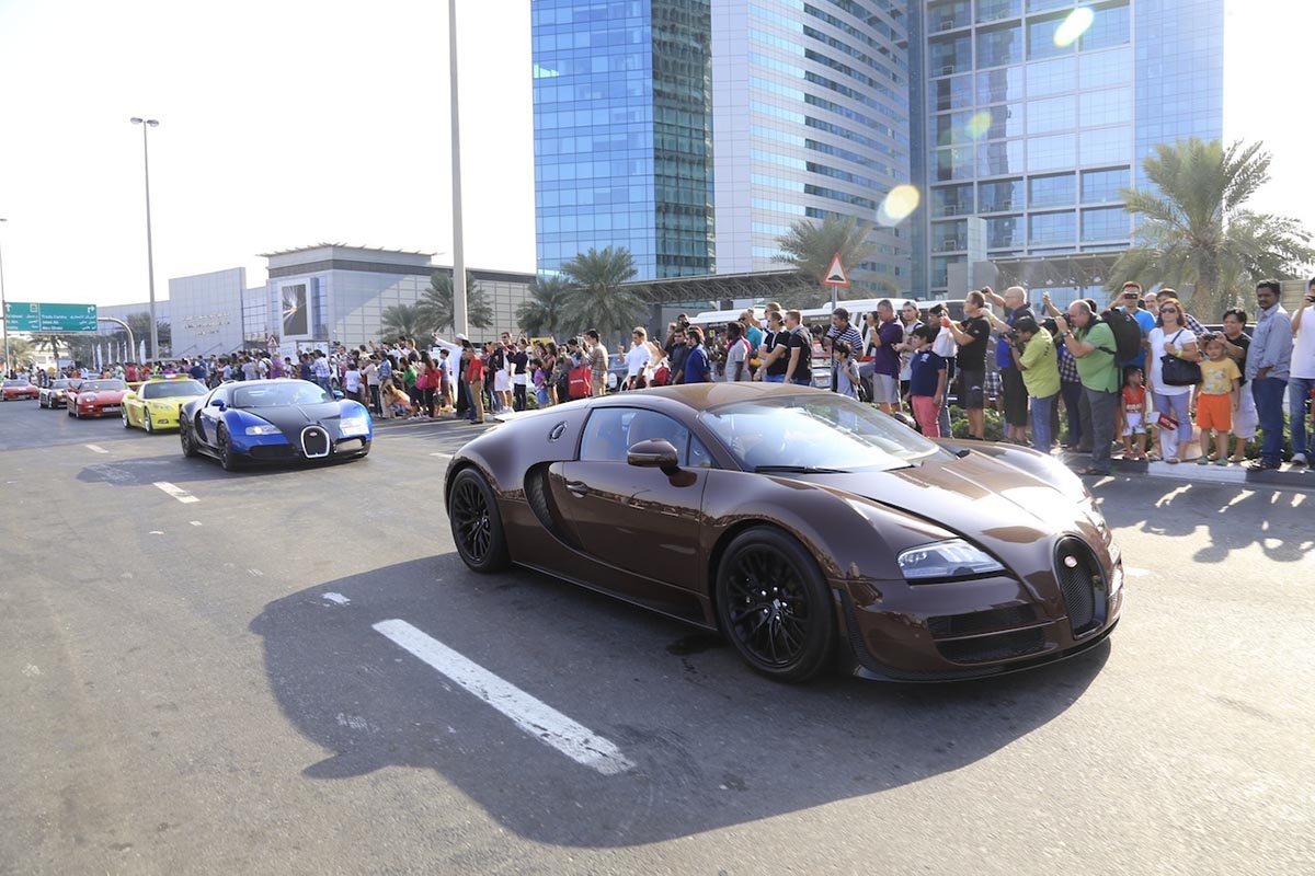 1. Thờ ơ với siêu xe: Họ không ngạc nhiên trước những chiếc siêu xe như Lamborghini, Maserati, Ferrari hay Rolls Royce bởi đã quá quen với sự hiện diện của chúng trên phố. Họ không hiểu tại sao các du khách lại muốn chụp selfie với chúng. Ảnh: Biser3a.