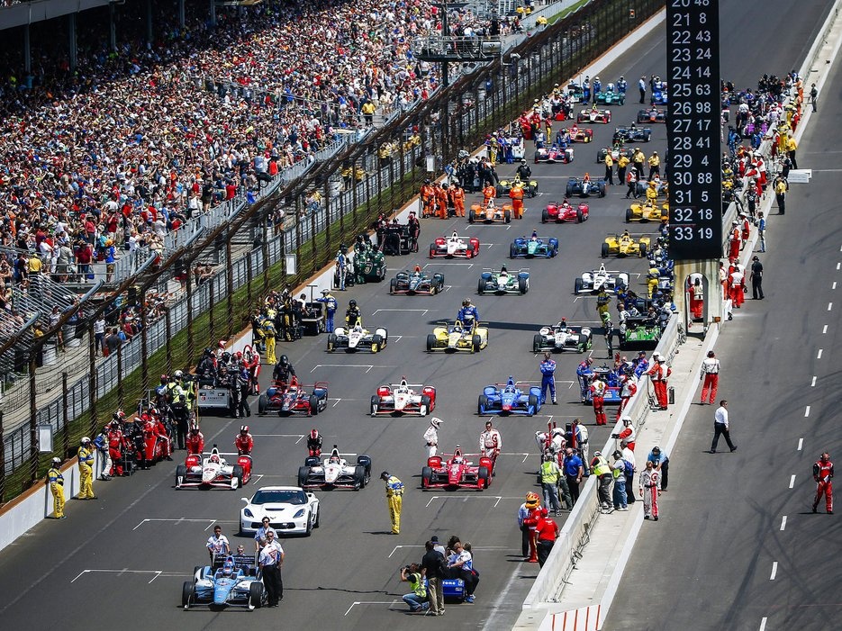 Trải nghiệm đường đua công thức 1 ở Indiana: Bạn có thể đặt chỗ ở khách sạn Gasoline Alley để nghe tiếng gầm của động cơ trên đường cao tốc Indianapolis hoặc bỏ ra <abbr class=