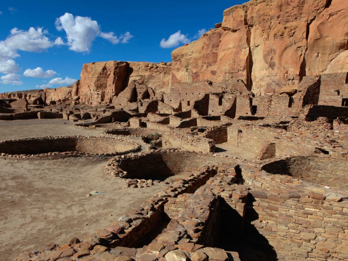 Pueblo Bonito thuộc Công viên lịch sử quốc gia Chaco ở New Mexico có các di tích của người Pueblo, nơi lý tưởng cho những du khách thích khám phá các nền văn minh cổ đại.