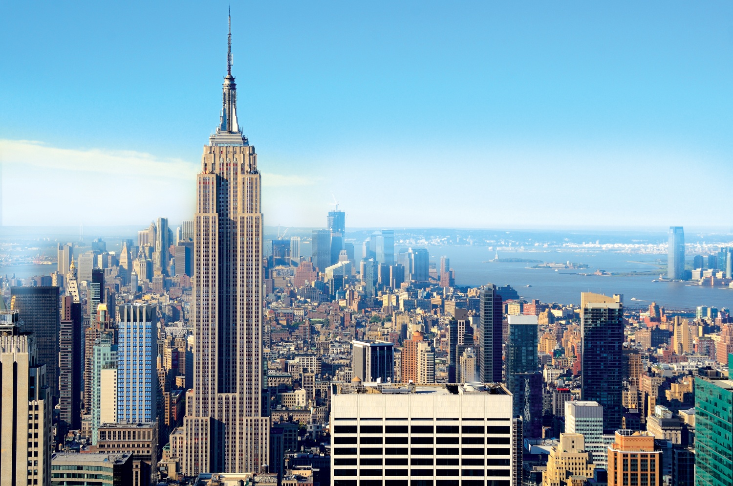 Tòa nhà Empire State (New York): Nằm giữa khu phố giao dịch nhộn nhịp nhất New York, tòa nhà 102 tầng này có chiều cao lên tới 443 m tính cả ăng-ten và được xem là một biểu tượng văn hóa của Mỹ. Ảnh: Taketours.