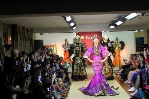 Show diễn thời trang ở Torgo Palace.