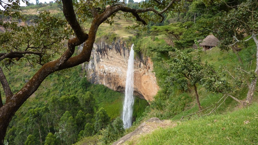 Thác Sipi (Uganda): Sau một ngày đi qua rừng rậm trên đỉnh Elgon ở Đông Uganda, bạn sẽ được chiêm ngưỡng dòng thác khổng lồ đổ xuống từ độ cao 100 m.