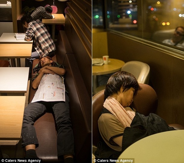 Những tấm hình của nhiếp ảnh gia Suraj Katra cho thấy nhiều người đã phải ngủ ở các hàng đồ ăn nhanh tại thành phố nổi tiếng với giá đất đắt đỏ. 