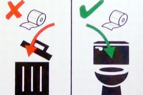 Giấy vệ sinh thuộc về nhà vệ sinh chứ không phải là thùng rác bên cạnh.