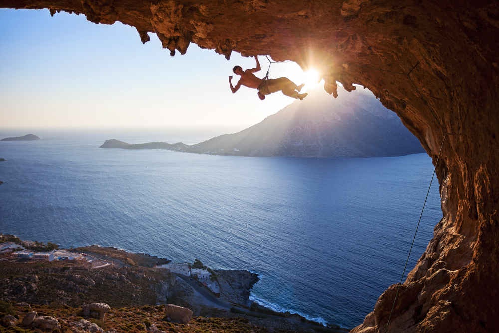 6. Kos tới Kalymnos, Hy lạp (21 km - 20 phút): Bạn có thể đi phà tới đảo Kos hùng vĩ của Hy Lạp. Nhưng nếu muốn tiết kiệm thời gian để chinh phục những ngọn núi nơi đây, bạn có thể sắp xếp để lên chuyến bay (3 chuyến một tuần) và tới đảo trong chưa tới nửa tiếng đồng hồ.