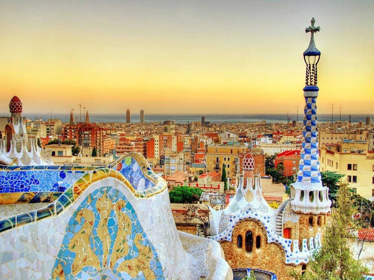 8. Barcelona, Tây Ban Nha:  Rực rỡ sắc màu, sôi động, vừa cổ điển vừa hiện đại, Barcelona đem lại cho du khách một kỳ nghỉ thú vị và dường như không có một phút giây buồn chán nào.