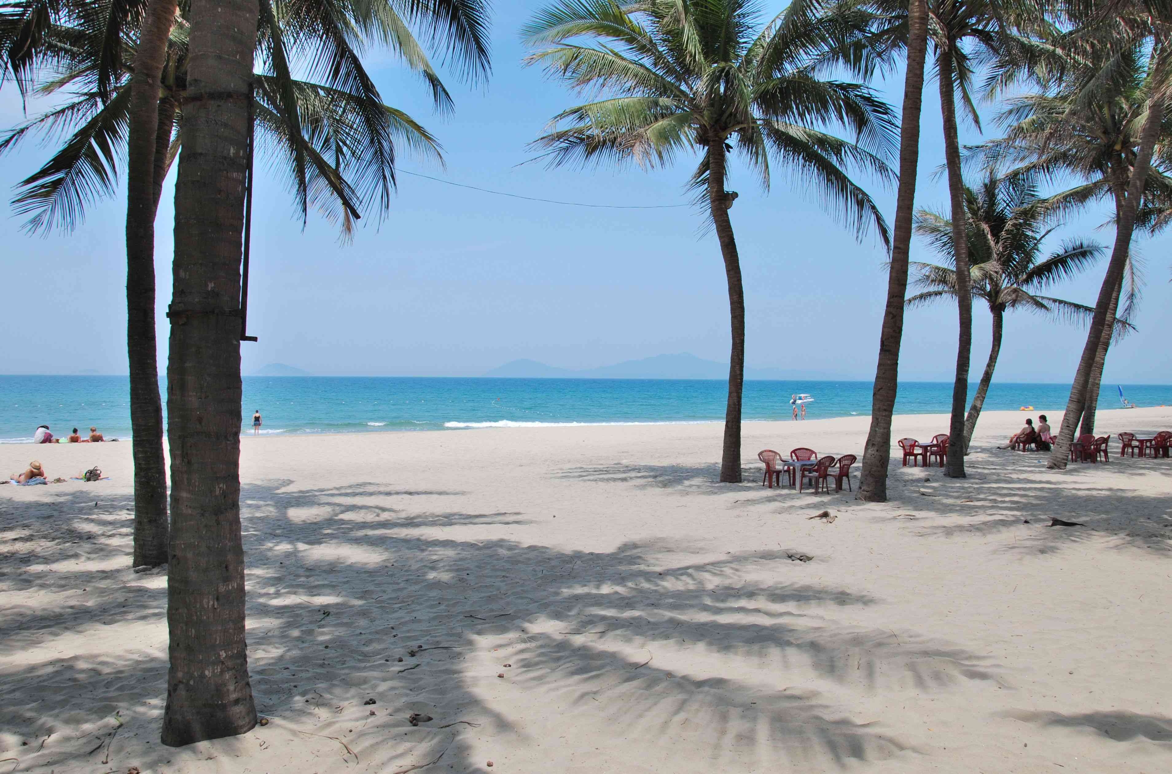 Cửa Đại, Hội An:  Nằm cách phố cổ Hội An không xa, biển Cửa Đại được bầu chọn là một trong những bãi biển tuyệt nhất châu Á theo TripAdvisor, với màu nước xanh biếc, cát trắng và những rặng dừa xinh đẹp.  Ảnh: Simon Hare.