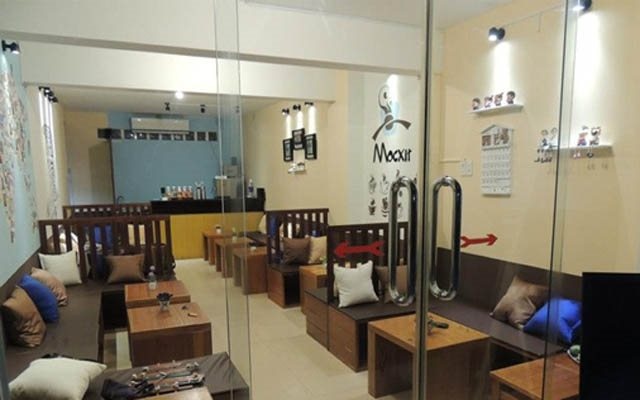 Mocxit Drink: Ngoài thực đơn đồ uống phong phú với nhiều món sáng tạo, Mocxit còn ghi điểm với không gian thoải mái, nhân viên thân thiện và giá cả phải chăng. Quán cà phê xinh xắn này nằm ở đường Hoàng Hoa Thám.